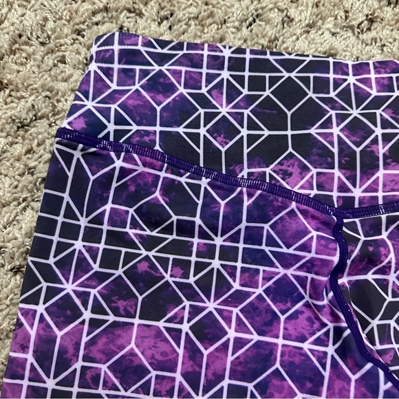 Avocado Purple Space Geometric‎ Capri Leggings Women’s Size Medium/Large Workout - Picture 9 of 16